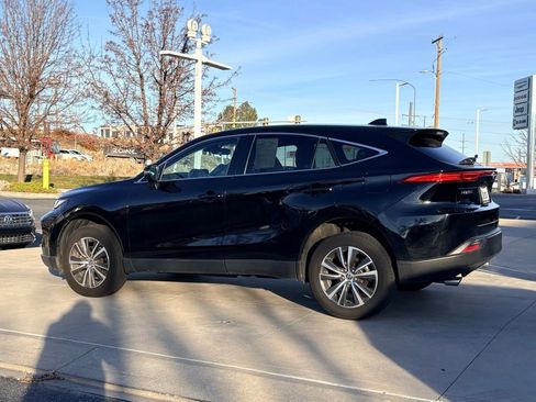 Used 2023 Toyota Venza LE image 16