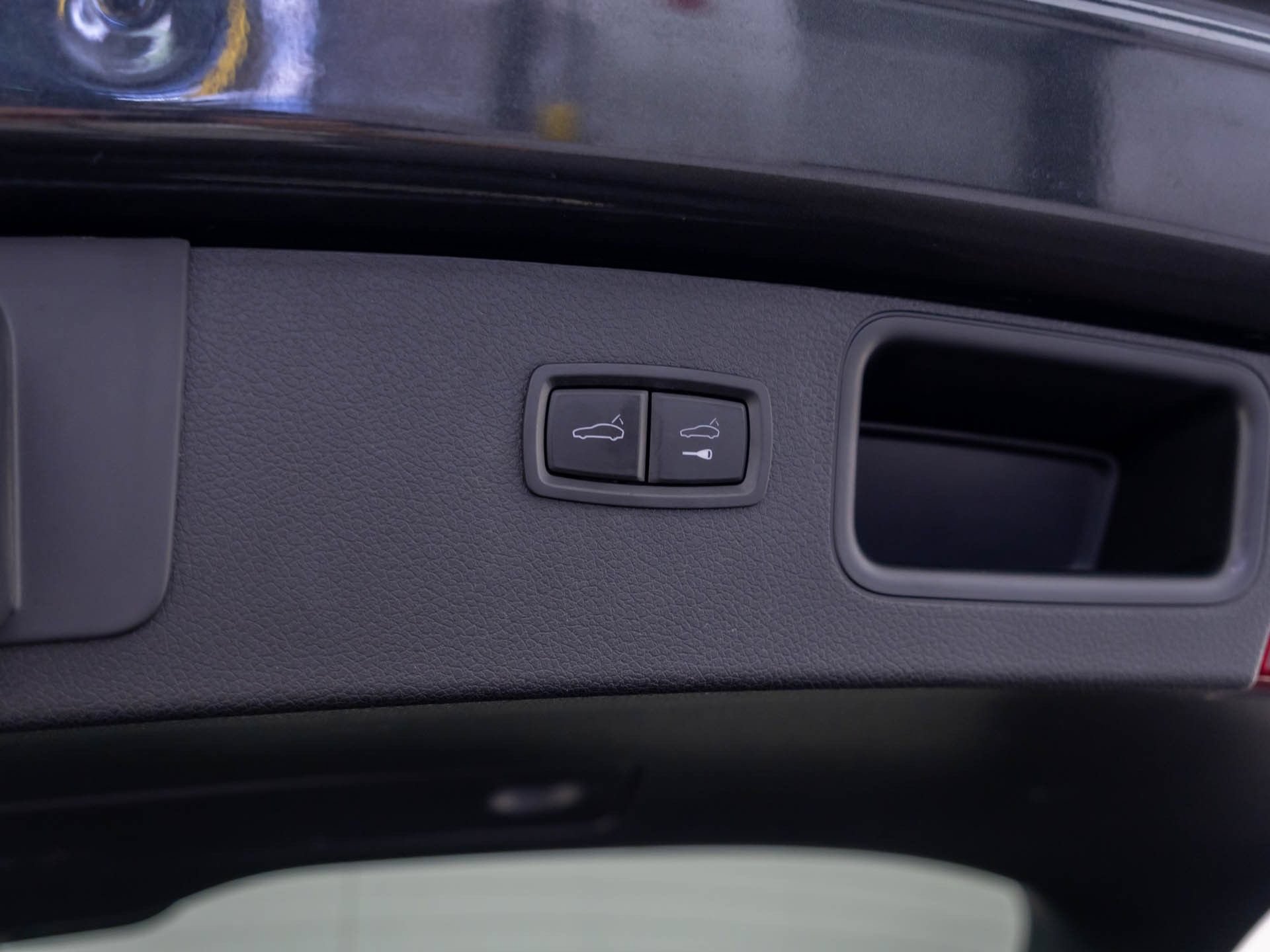 Used 2024 Porsche Macan AWD/4WD image 31