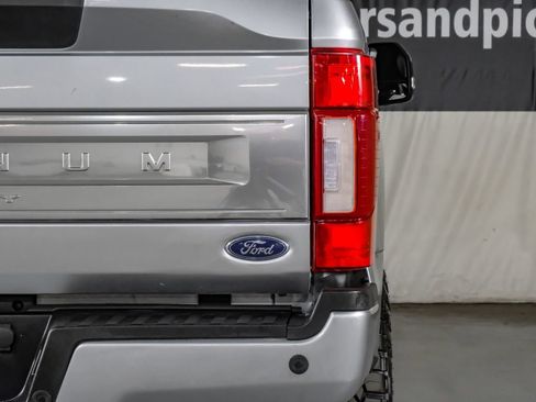 Used 2022 Ford F250 Platinum w/ FX4 Off-Road Package AWD/4WD image 43