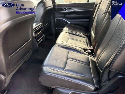 Used 2024 Jeep Wagoneer Series II w/ Flexible Seating Group AWD/4WD image 13