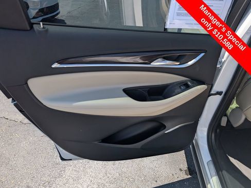 Used 2018 Buick Enclave Premium w/ Experience Buick Package FWD image 11