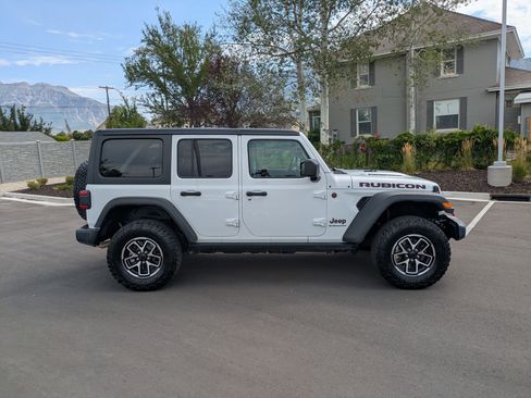 Used 2025 Jeep Wrangler Unlimited Rubicon AWD/4WD image 2