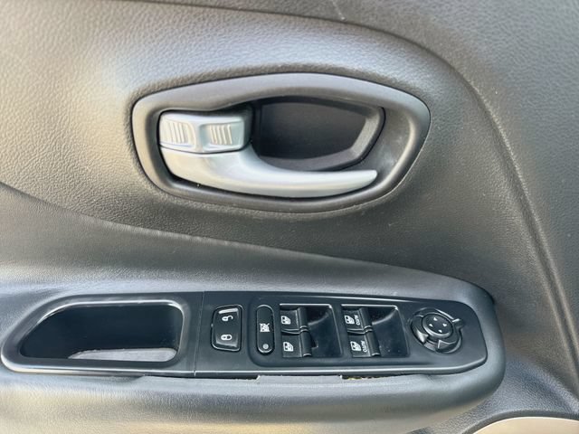 Used 2015 Jeep Renegade Limited AWD/4WD image 23