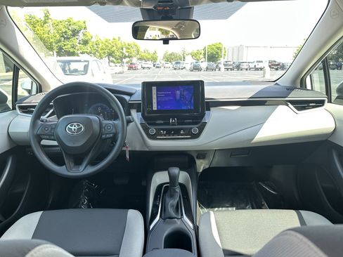Used 2026 Toyota Corolla LE image 5