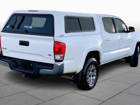 Used 2017 Toyota Tacoma SR5 image 11