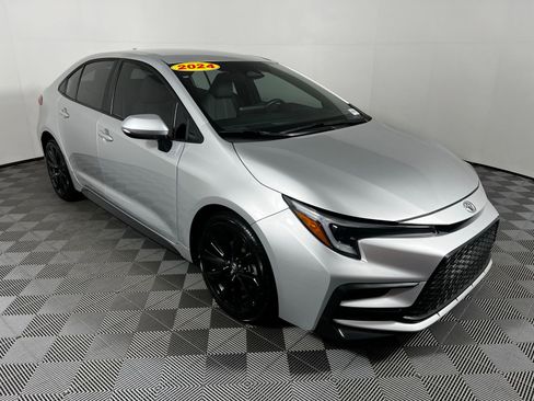Used 2024 Toyota Corolla SE image 3