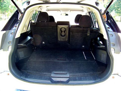 Used 2014 Nissan Rogue SV w/ SV Premium Package image 6