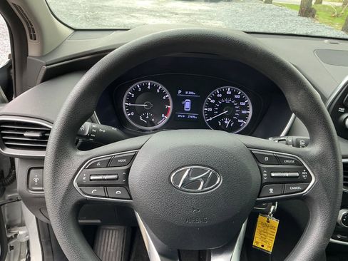 Used 2019 Hyundai Santa Fe SE image 12