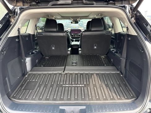 Used 2023 Toyota Highlander Platinum AWD/4WD image 4