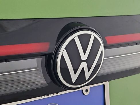 New 2026 Volkswagen Taos SE AWD/4WD image 11