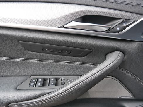 Used 2019 BMW 540i xDrive AWD/4WD image 9