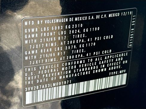 Used 2020 Volkswagen Tiguan SE image 41