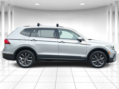 Used 2022 Volkswagen Tiguan SE AWD/4WD image 2
