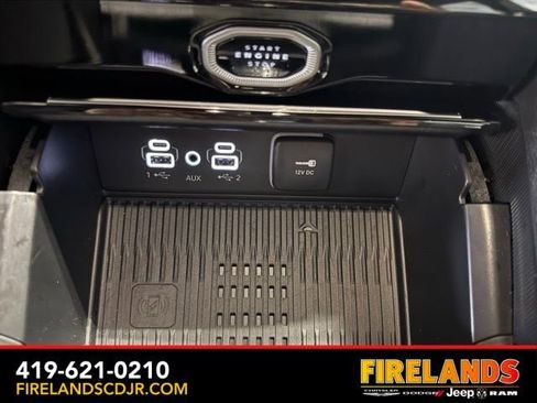 New 2026 Jeep Grand Cherokee Altitude image 14