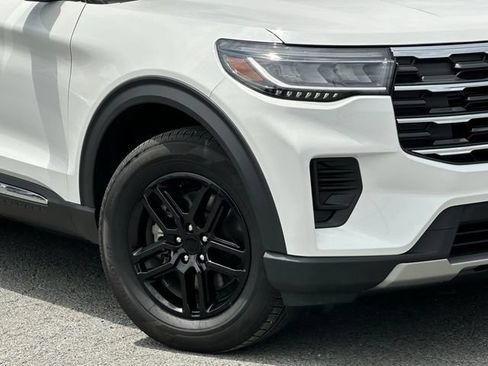 Used 2025 Ford Explorer Active AWD/4WD image 39
