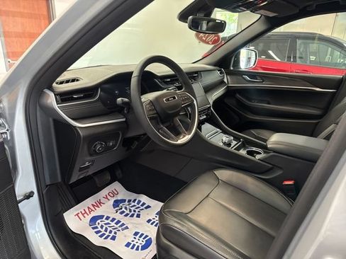 Used 2024 Jeep Grand Cherokee Limited w/ Black Appearance Package AWD/4WD image 27