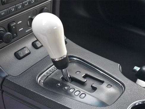 Used 2003 Ford Thunderbird Base image 22