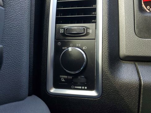 Used 2016 RAM 1500 Classic SLT image 27