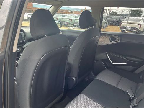 Used 2023 Kia Soul LX w/ Option Group 015 FWD image 10
