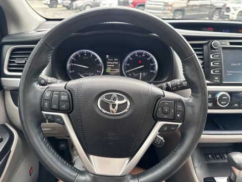 Used 2018 Toyota Highlander Limited Platinum AWD/4WD image 38