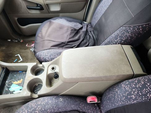 Used 2004 Ford Explorer XLT image 11