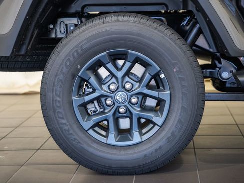 New 2026 Jeep Gladiator Sport AWD/4WD image 18