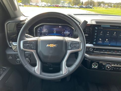 Used 2023 Chevrolet Silverado 1500 LT w/ Protection Package AWD/4WD image 4
