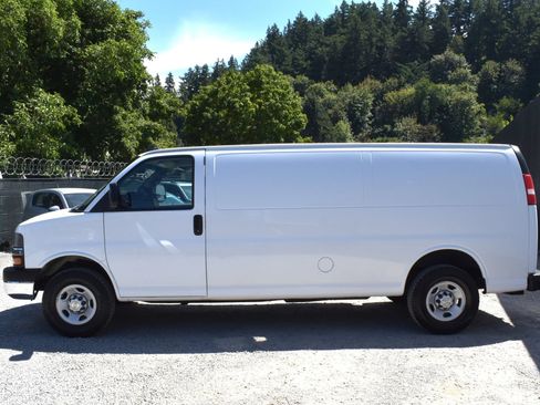 Used 2022 Chevrolet Express 3500 Extended w/ Driver Convenience Package RWD image 4