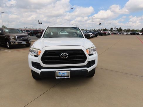Used 2017 Toyota Tacoma SR image 5