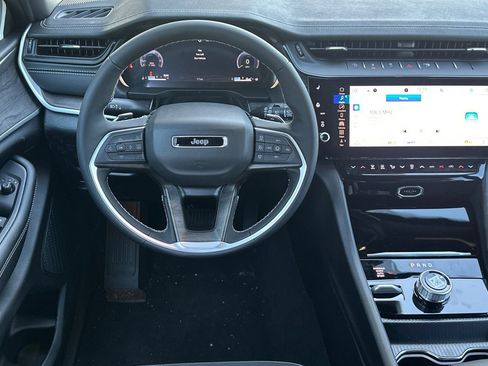 New 2026 Jeep Grand Cherokee Altitude image 11