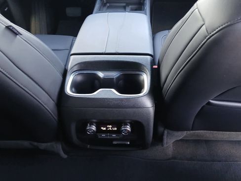 Used 2025 GMC Acadia Elevation w/ Elevation Premium Package AWD/4WD image 69