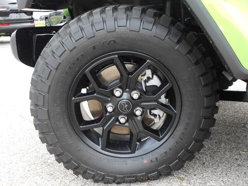 New 2025 Jeep Gladiator Sport image 10