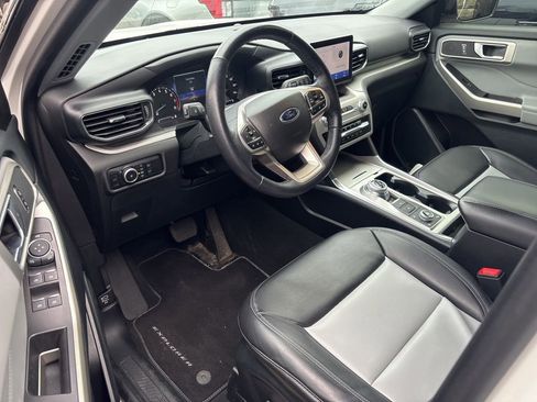 Used 2023 Ford Explorer XLT w/ Equipment Group 202A AWD/4WD image 9