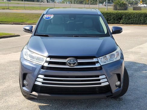 Used 2019 Toyota Highlander XLE image 2