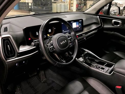 Used 2024 Kia Sorento S image 13