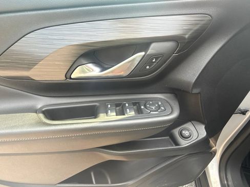 Used 2022 GMC Terrain SLE w/ Driver Convenience Package FWD image 12