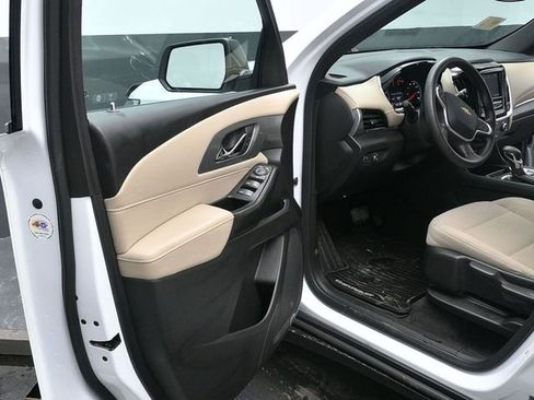 Used 2023 Chevrolet Traverse LS image 16