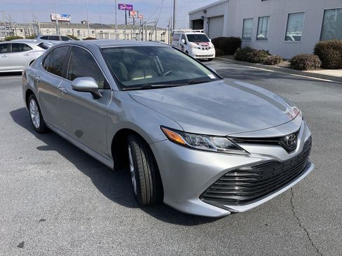 Certified 2020 Toyota Camry LE image 7