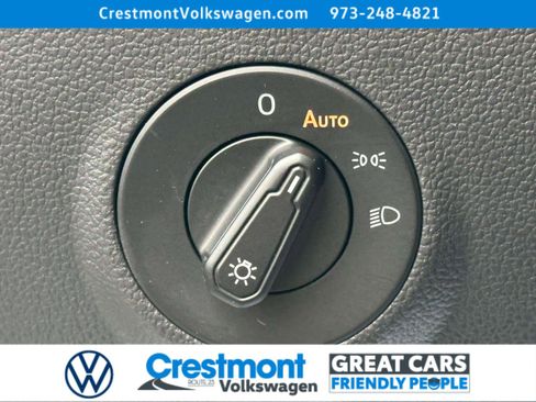 Used 2022 Volkswagen Taos SE w/ Panoramic Sunroof Package image 19