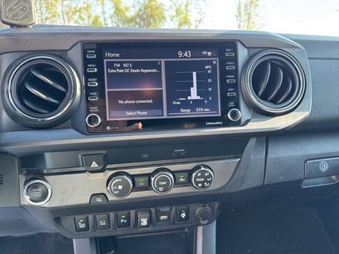 Used 2020 Toyota Tacoma TRD Off-Road w/ Technology Package image 7