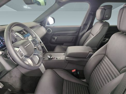 Used 2025 Land Rover Discovery Metropolitan Edition image 20