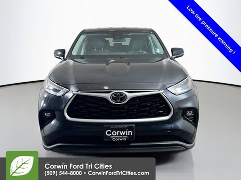 Used 2024 Toyota Highlander LE image 4