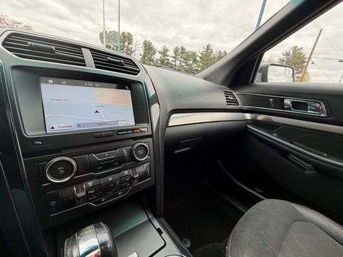 Used 2018 Ford Explorer XLT w/ Equipment Group 202A AWD/4WD image 26