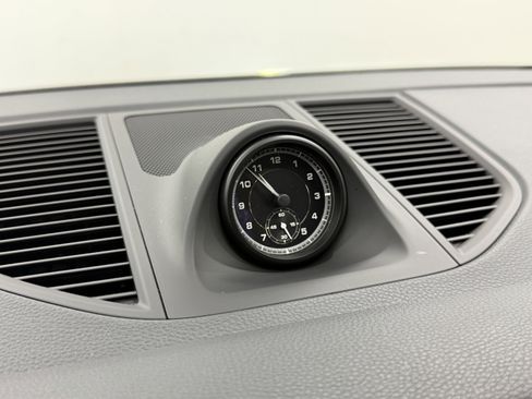 Certified 2025 Porsche Macan image 50