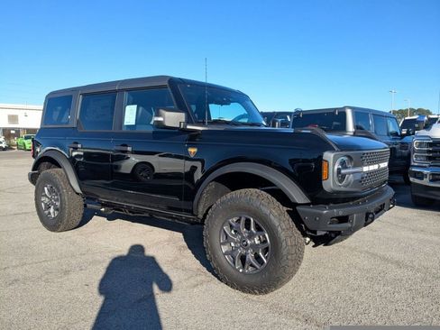 New 2025 Ford Bronco Badlands image 2