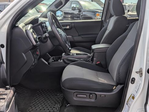 Used 2020 Toyota Tacoma TRD Sport AWD/4WD image 6