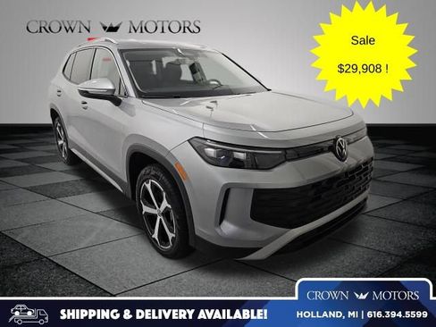 Used 2025 Volkswagen Tiguan SE AWD/4WD image 1