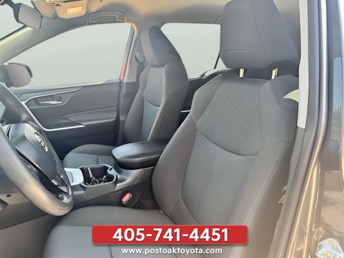 Used 2025 Toyota RAV4 XLE FWD image 15