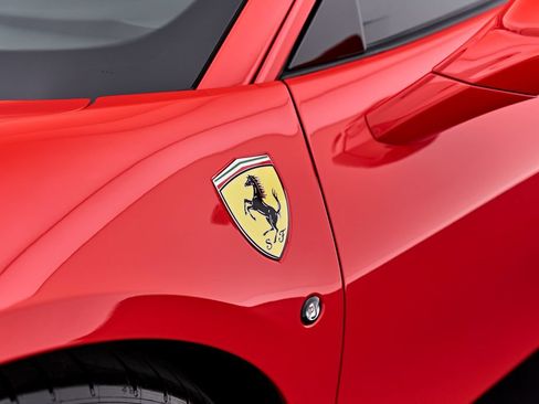 Used 2020 Ferrari F8 Tributo RWD image 29
