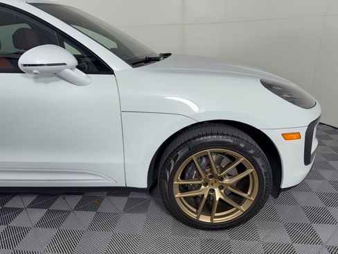 Certified 2026 Porsche Macan AWD/4WD image 13